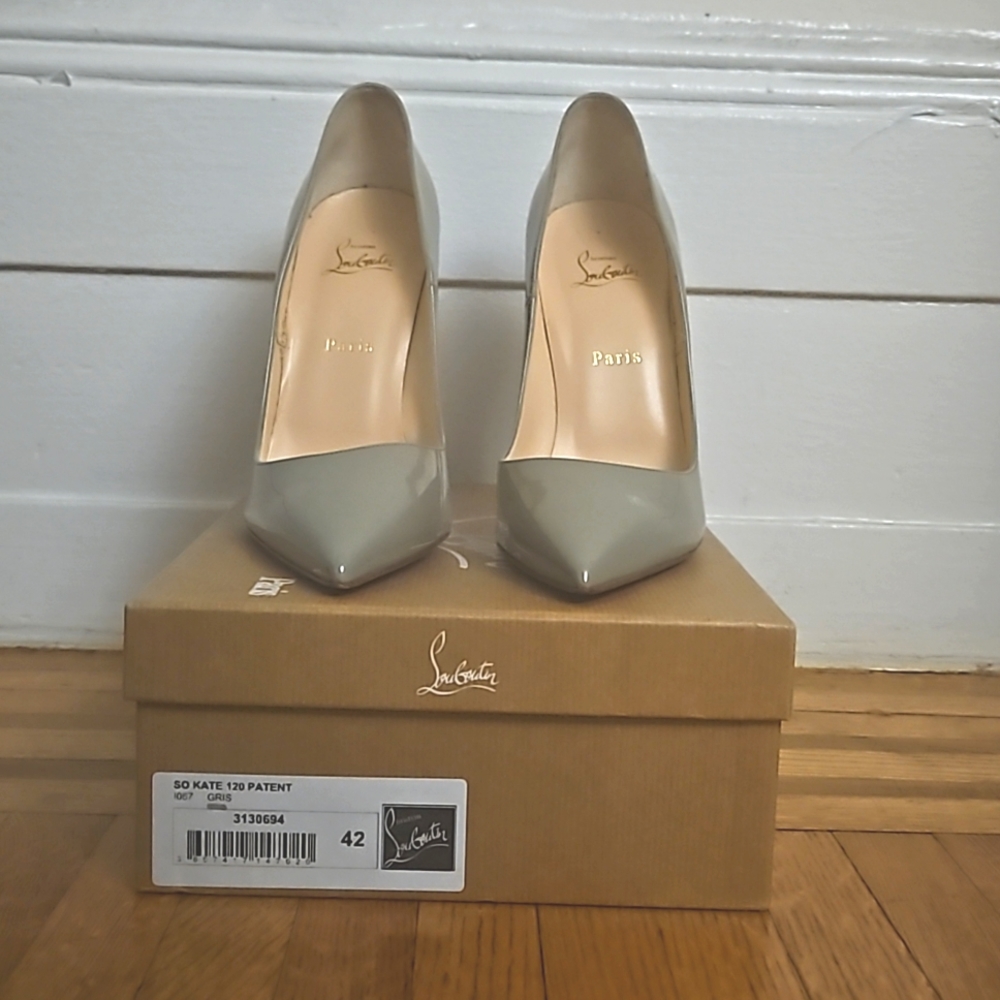 Gorgeous Christian Louboutin "So Kate" Pumps EU 42